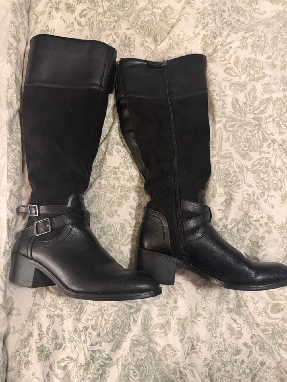 Black Knee-High Women's Riding Boots - Classic Style